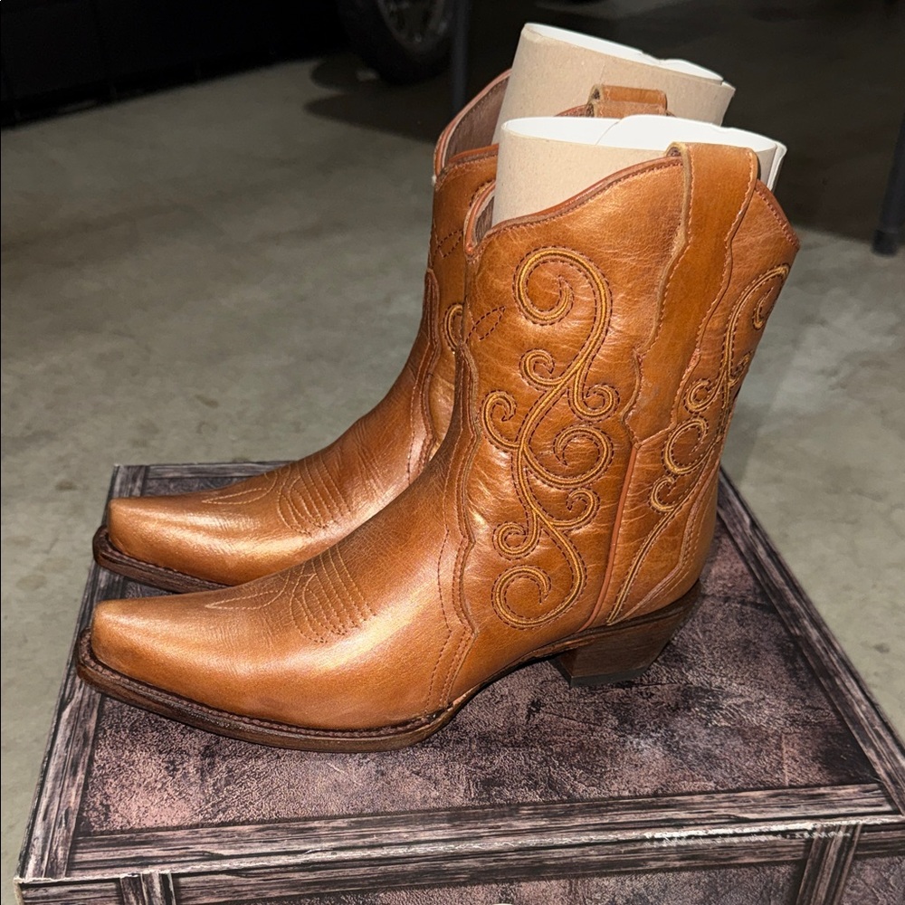Circle G Brown Embroidered Heeled Boots